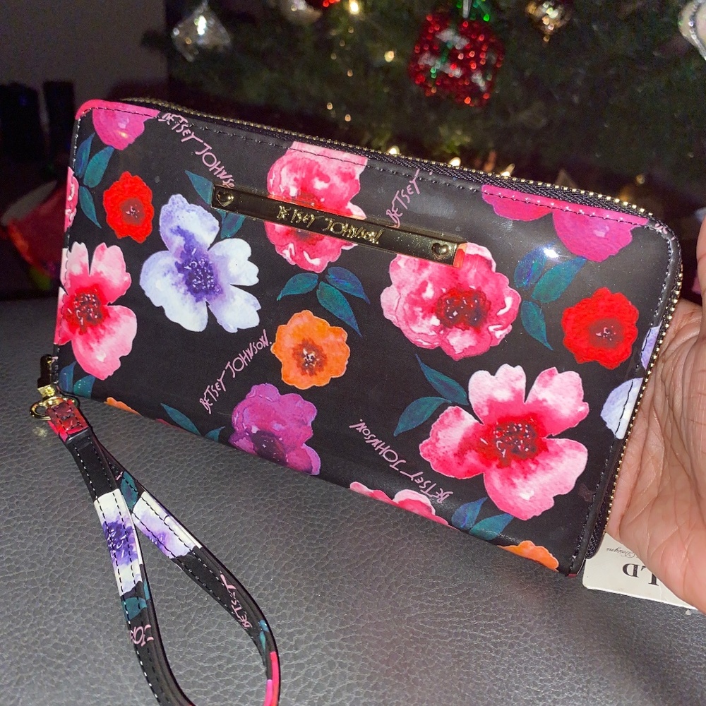 Floral Wallet: Betsy Johnson